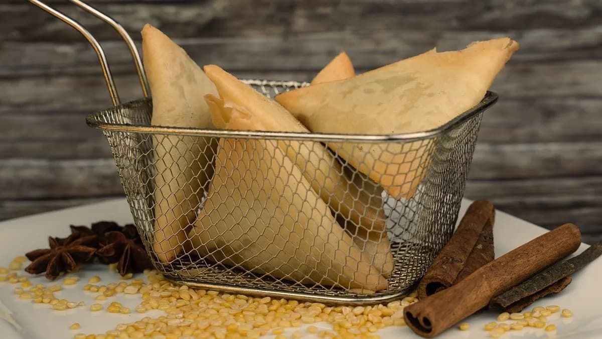 Vegetáriánus currys samosa (1 db)