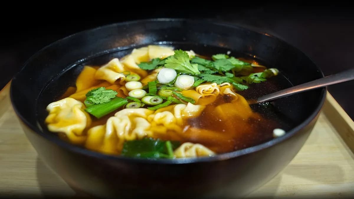 Sertéshússal töltött batyus leves