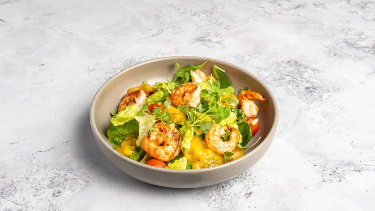 Rák, mangó salsa, saláta