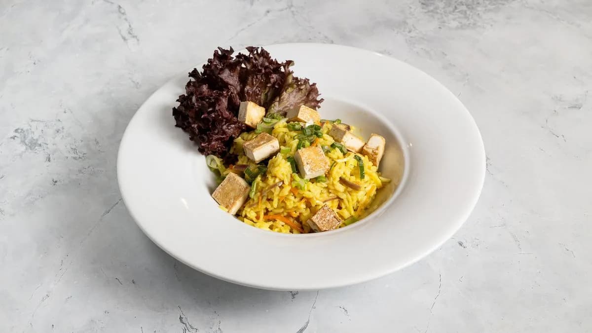 Sárga currys, kókuszos rizs tofuval