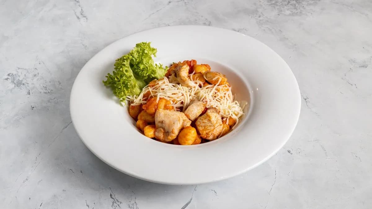Arrabiata gnocchi tészta csirkével