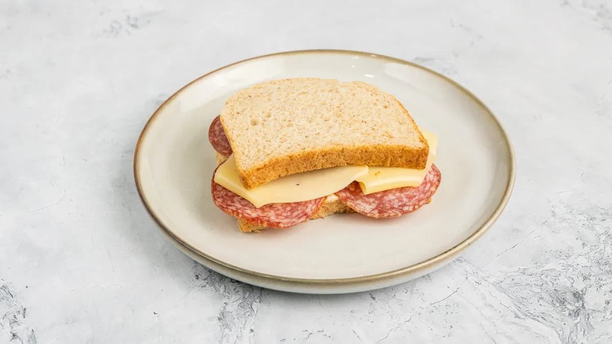 Teljes kiőrlésű toast szendvics majonézzel