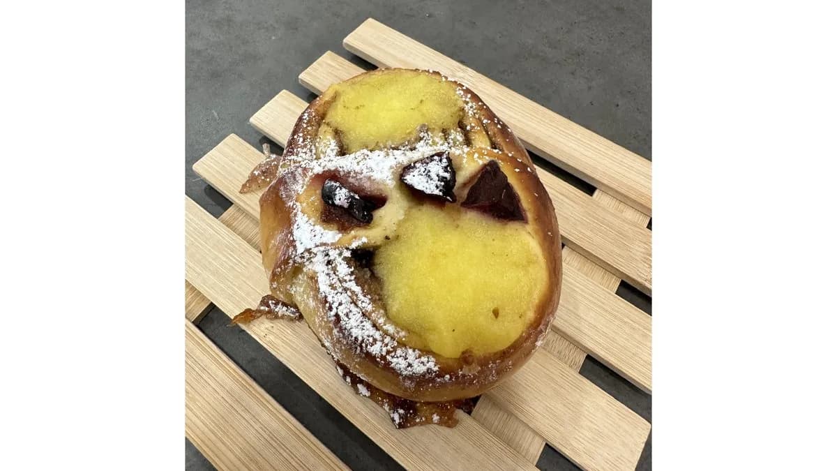 Kardamomos szilvás fahéjas tekercs