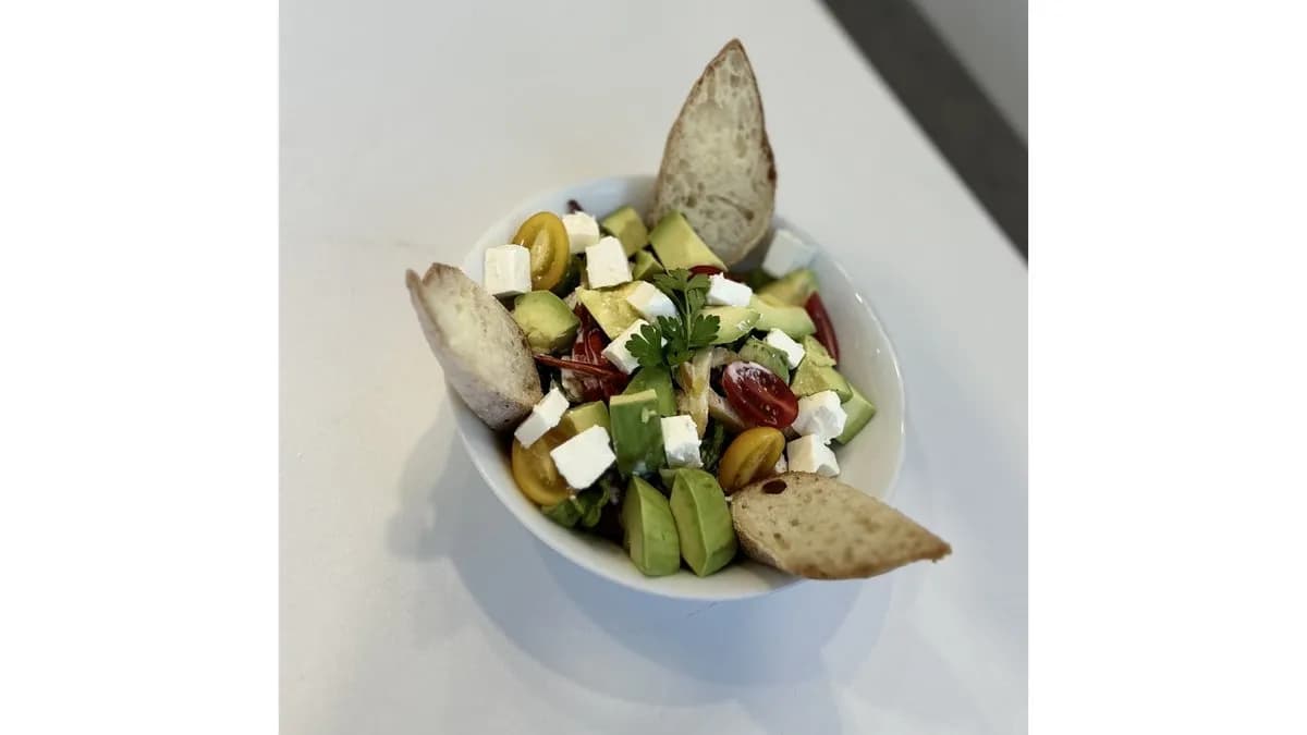 Avokádós saláta magvakkal