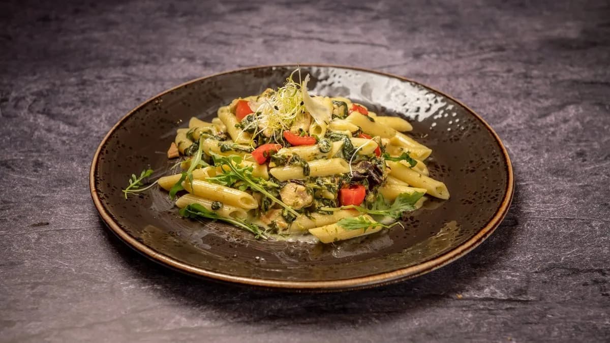 Parajos-tejszínes spagetti csirkével