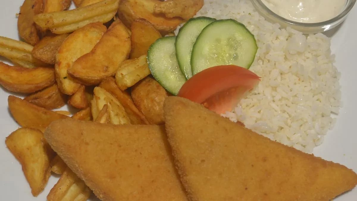 Rántott trappistasajt tartármártással