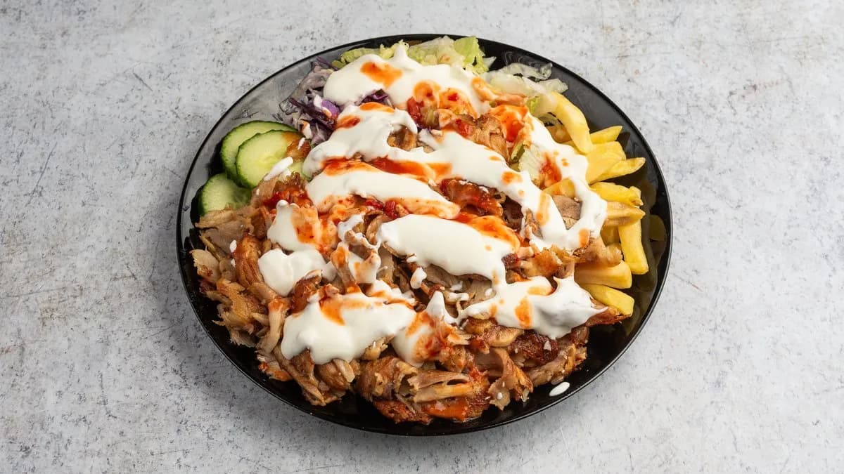 Nagy adag gyros tál csirkehússal