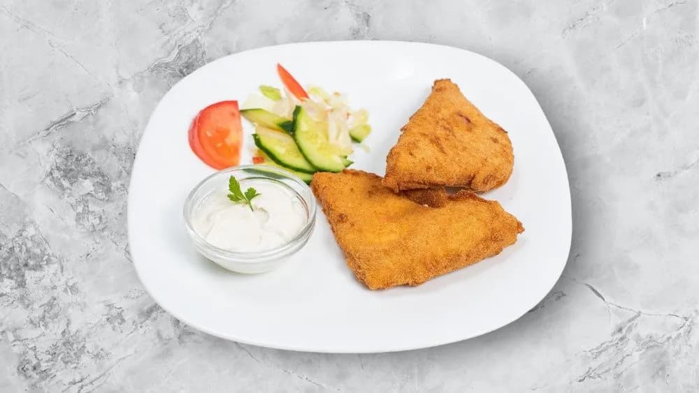 Rántott sajt hasábburgonyával, majonéz