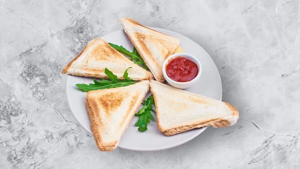 Szalámis-sajtos melegszendvics