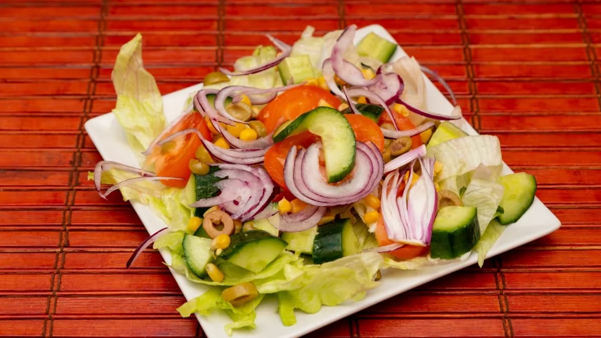 Natúr Saláta Friss Zöldségekkel