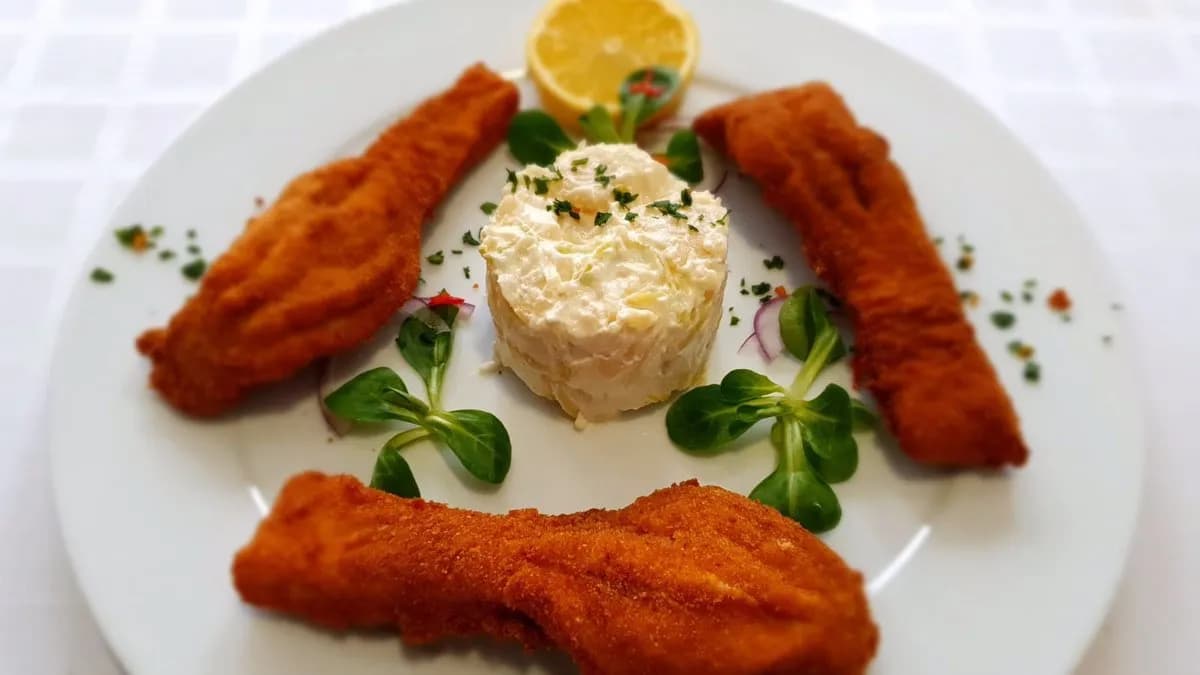 Rántott pontyfilé majonézes burgonyával
