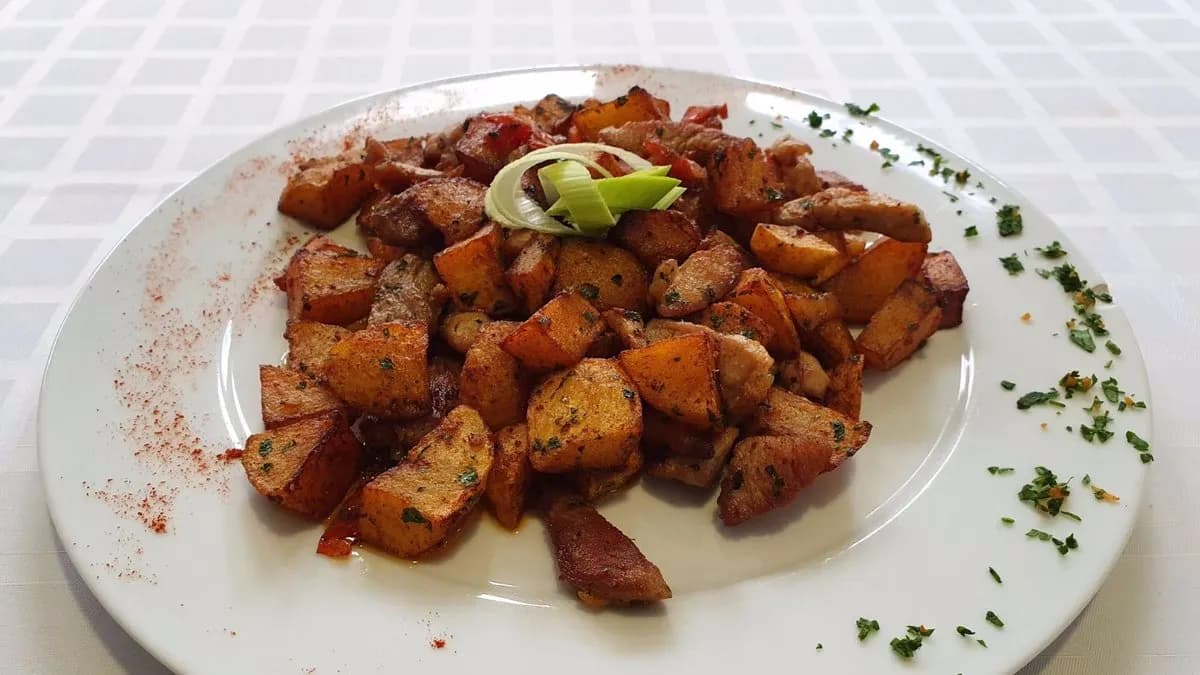 Mangalica brassói pirított burgonyával