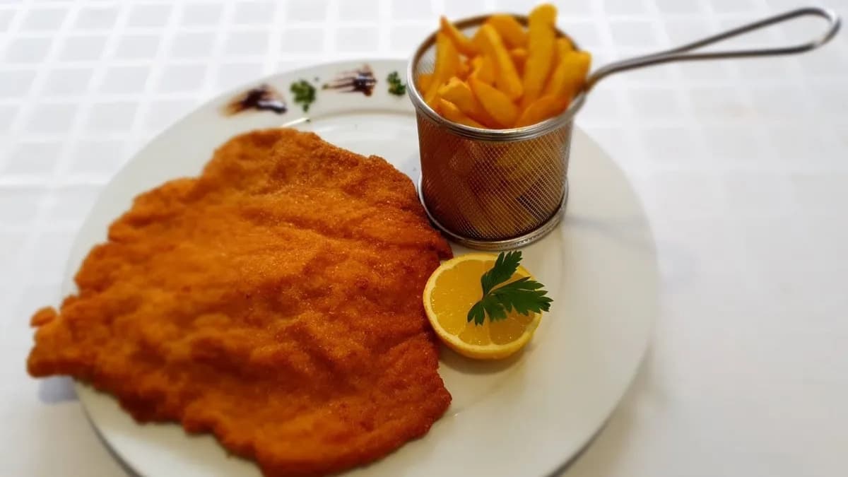 Óriási bécsi szelet sült burgonyával