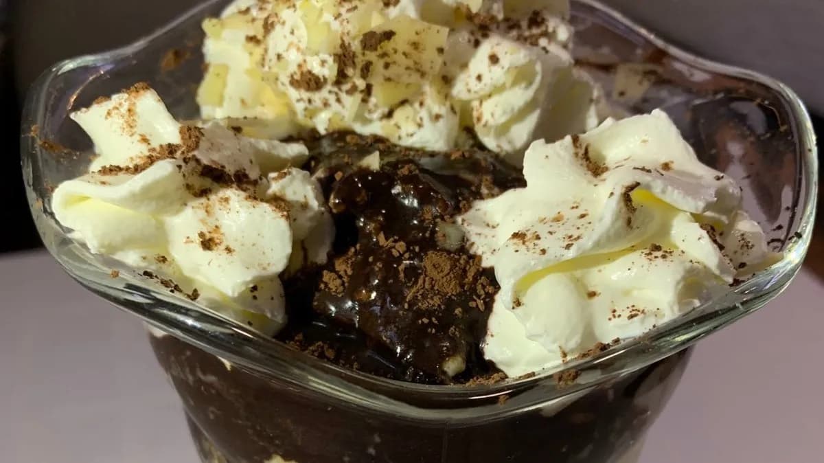 Somlói habos galuska csoki öntettel