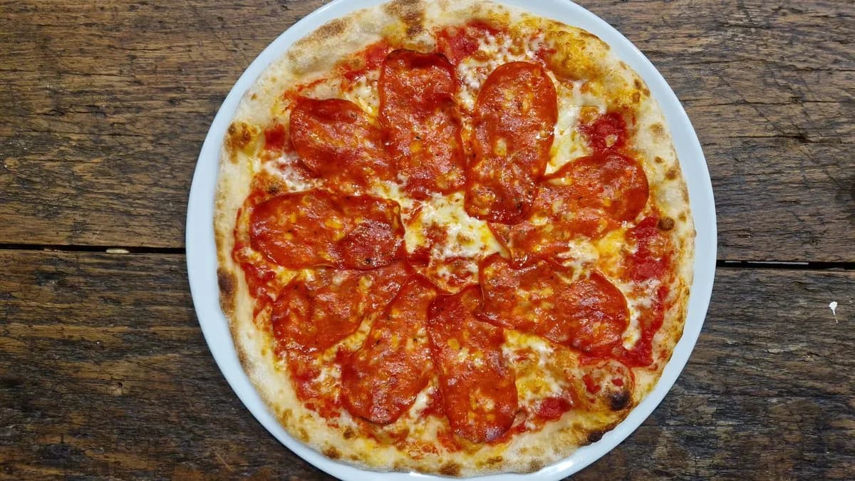 Pizza Salami Piccante 32 cm