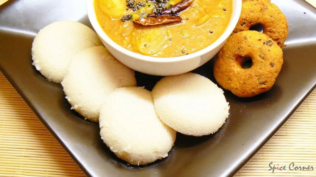 Idli vada (2 db Idli, 1 db Vada)