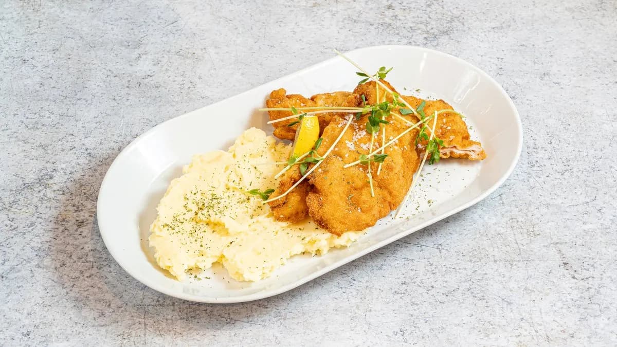 Rántott csirkemell, zöldfűszeres majonézzel