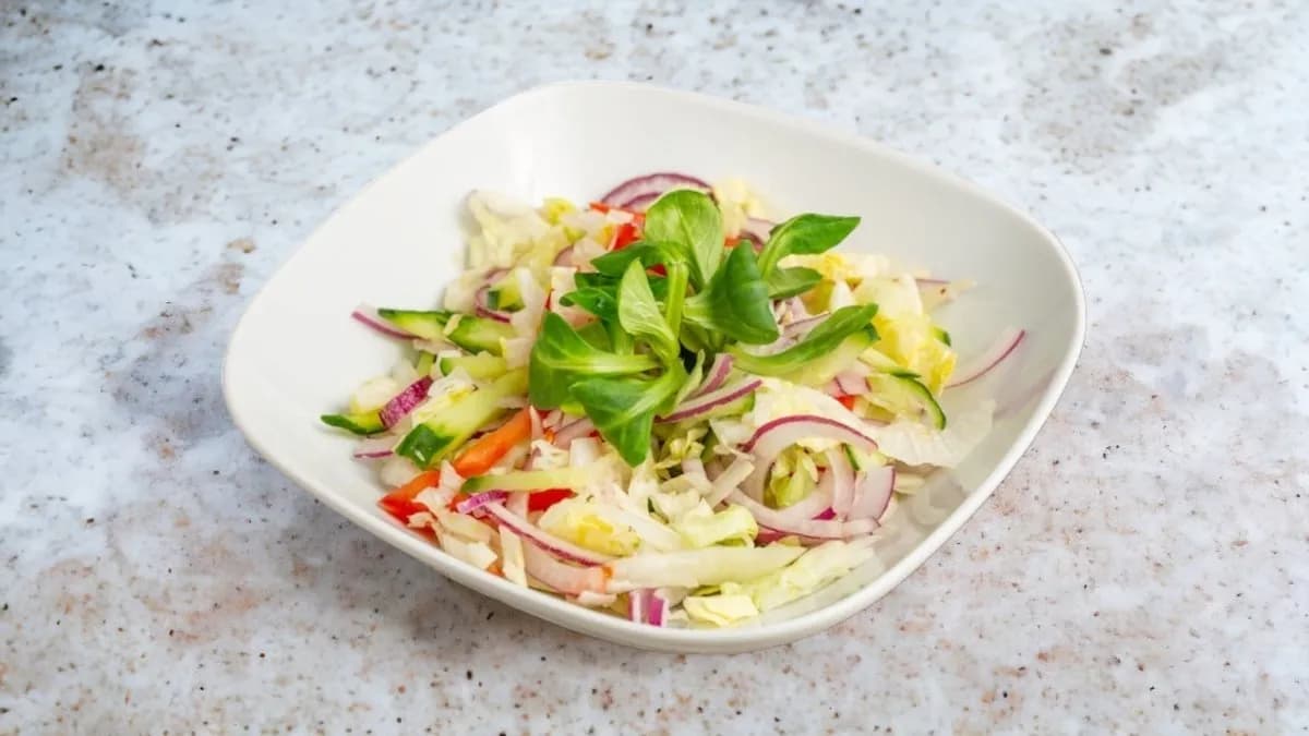 Friss kevert saláta