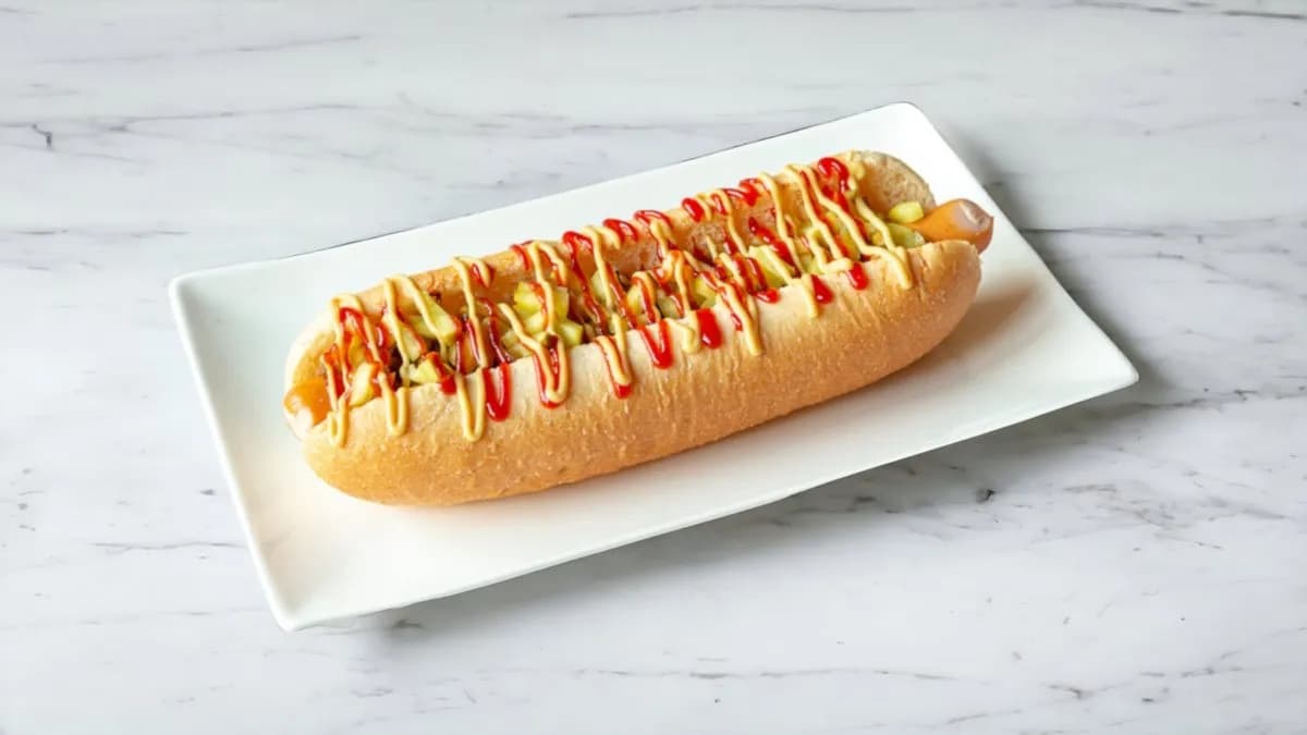 Pirított hagymás, sajtos hot-dog