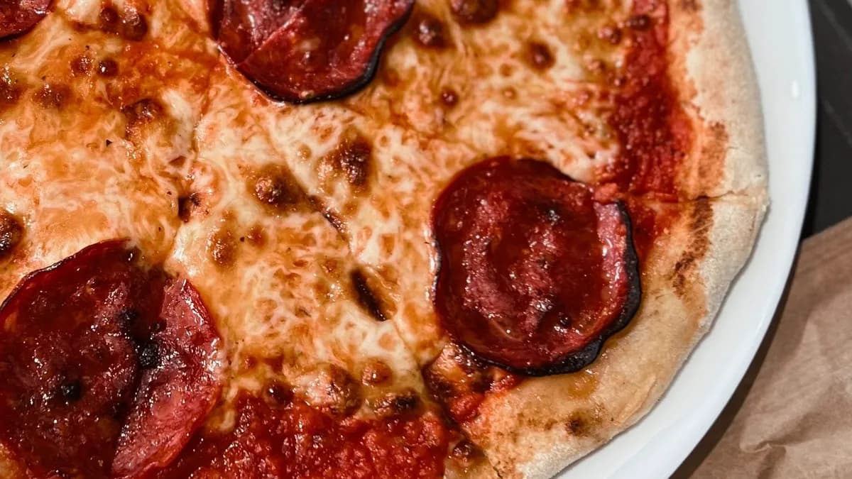 Olasz kolbászos pizza