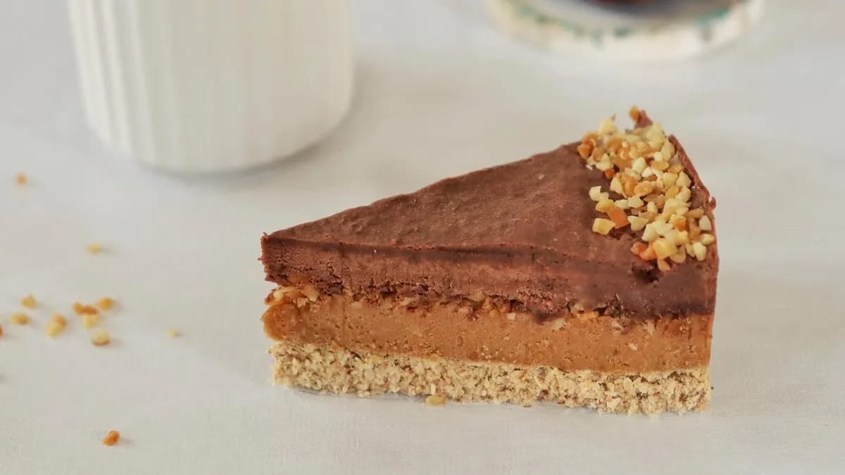 Sós-mogyorós karamell tortaszelet