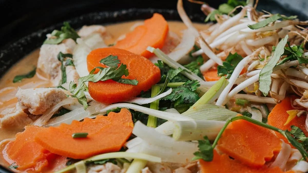 12. Csípős currys kókusztejes bún leves csirkével (kicsi)