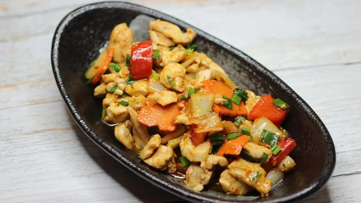 22.Fűszeres csípős csirke jázmin rizzsel