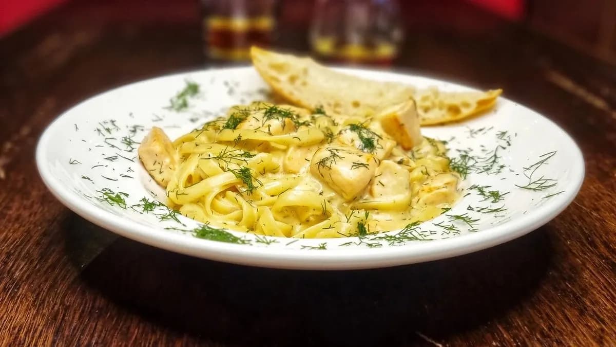 Salmon and dill Alfredo