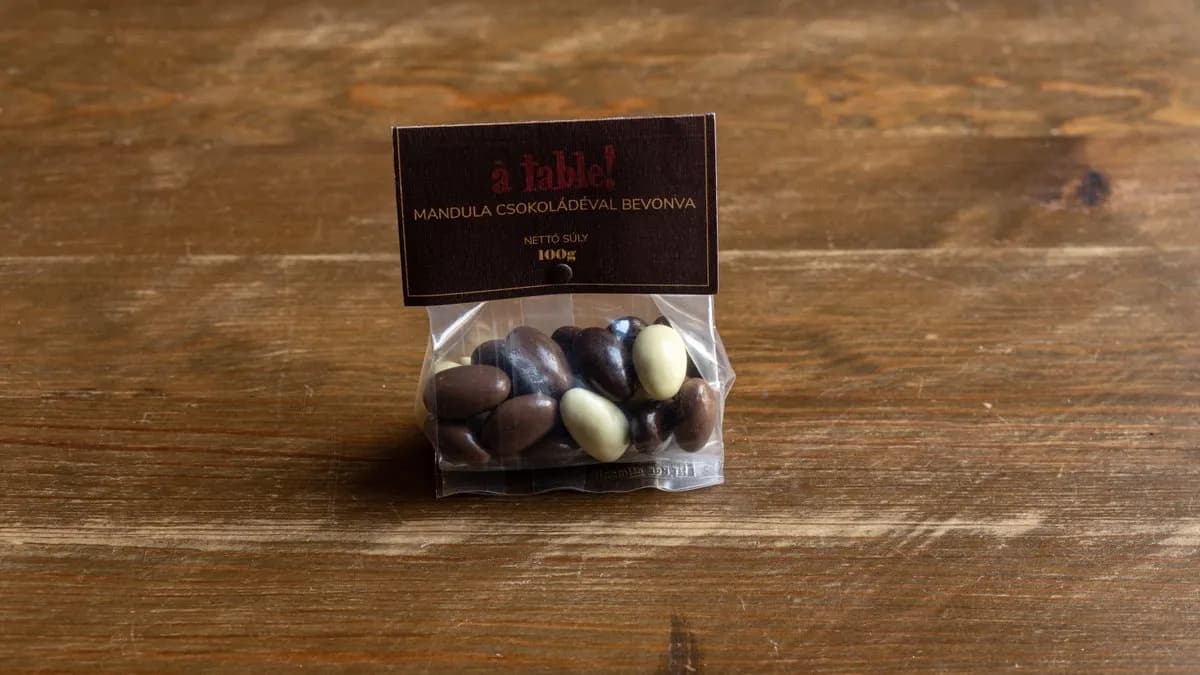 Mandula coskoládéval