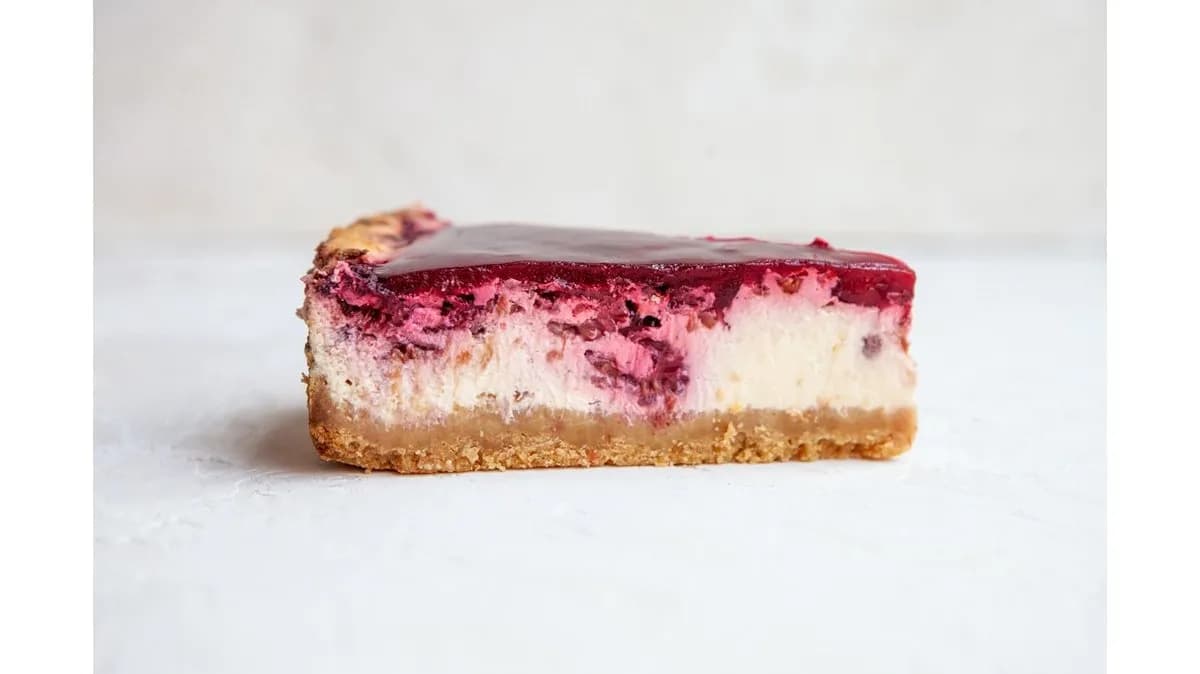 Málnás sajttorta szelet