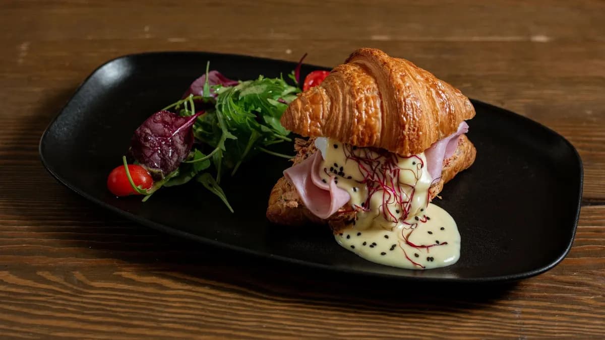 Croissant Concorde Benedict