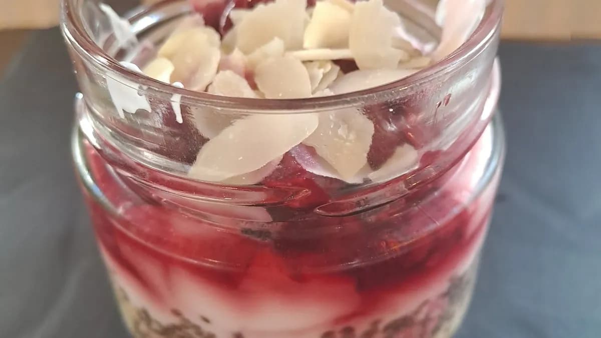 Vegán chia magos zabkása, idény gyümölcsökkel