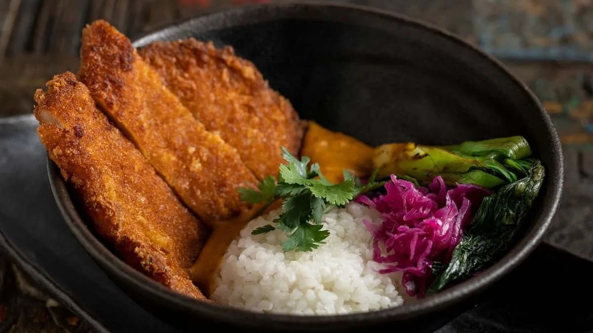 Malac Tonkatsu curry & savanyított lilakáposzta