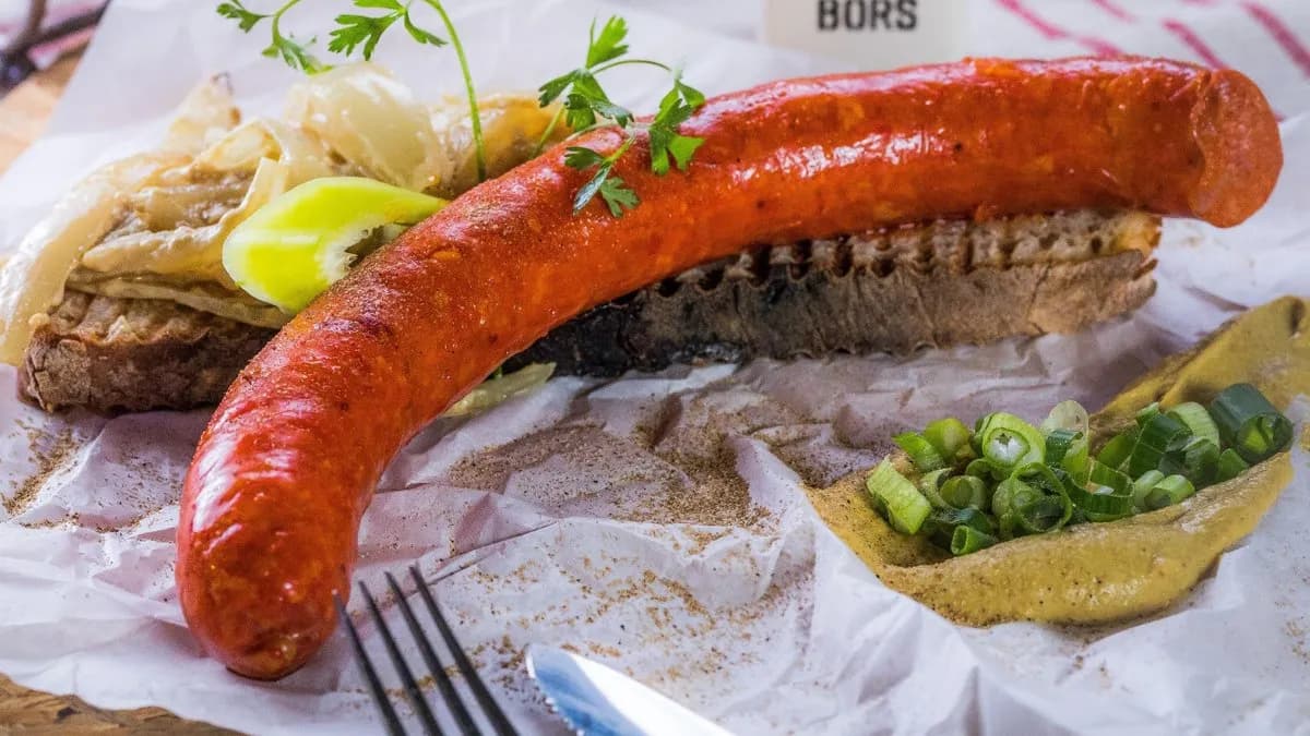 Békebeli lecsókolbász Globus mustáros hagymával