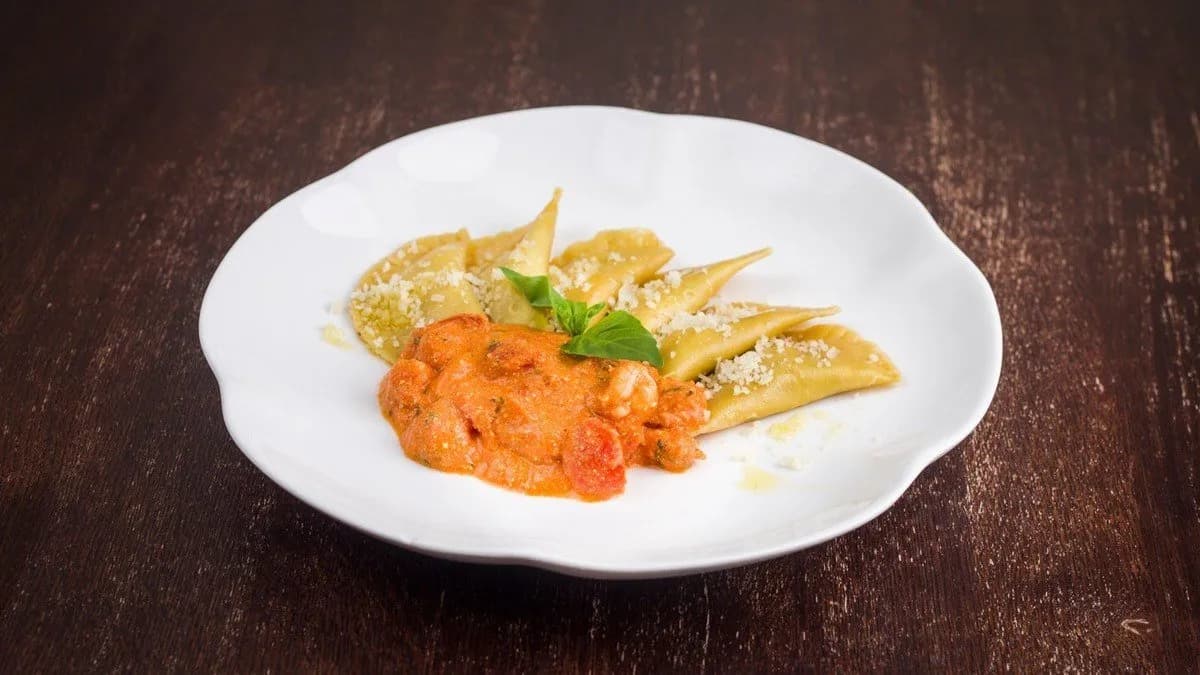 Lazacos ravioli garnélás szószban