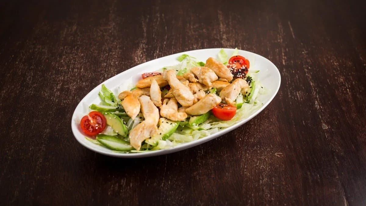 Avokádós csirkemell saláta szezámmaggal