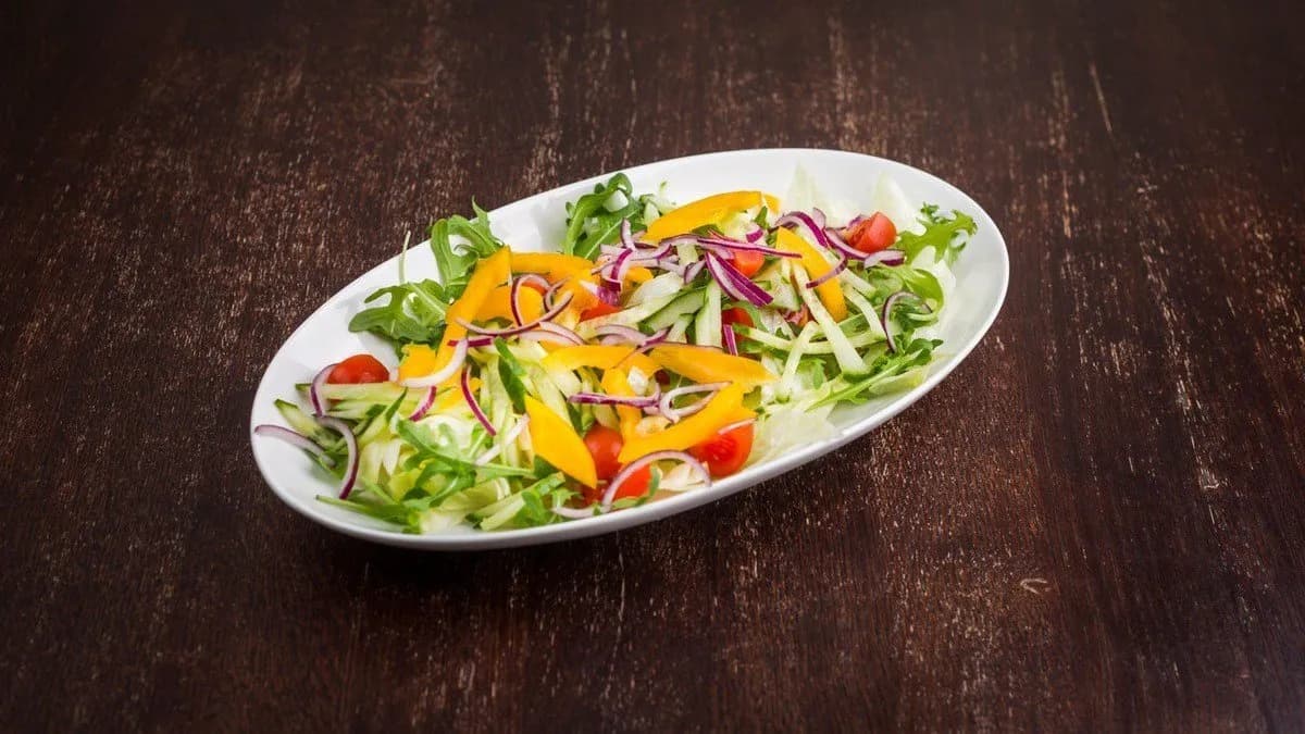 Friss kevert saláta