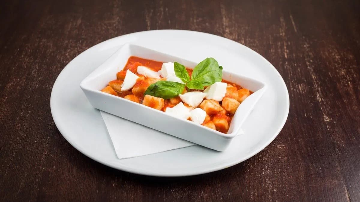 Gnocchi paradicsom szósszal és bivaly mozzarellával