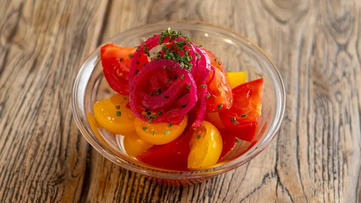 FRISS PARADICSOMSALÁTA