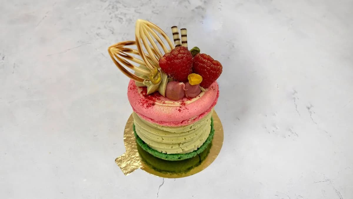 Pisztácia - málna óriás macaron