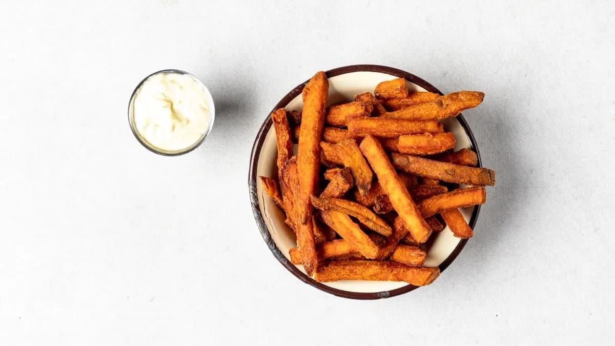 Frytki z batatów z majonezem limonkowym -30%