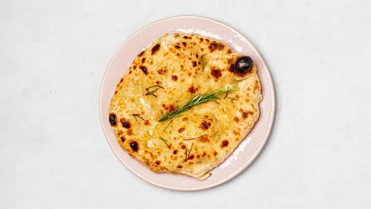 Foccacia z mozzarellą i parmezanem 🌿