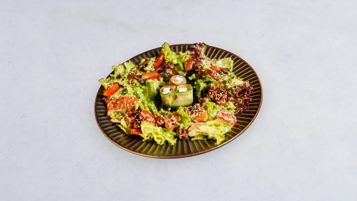 Salatka z łososiem gravlax