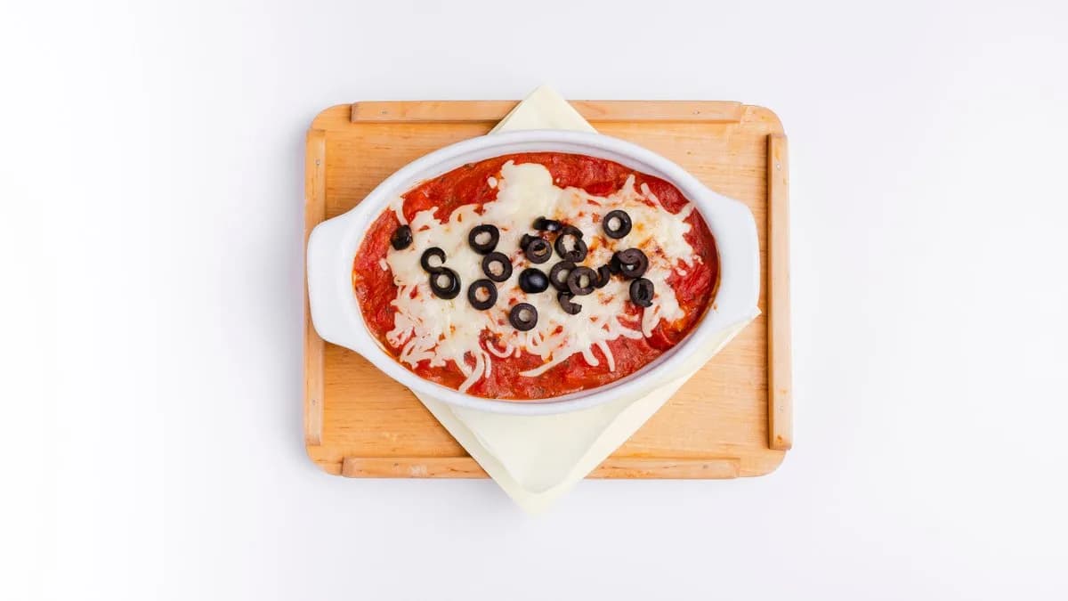 Zapiekany: Meksykański z kurczakiem, warzywami, oliwki