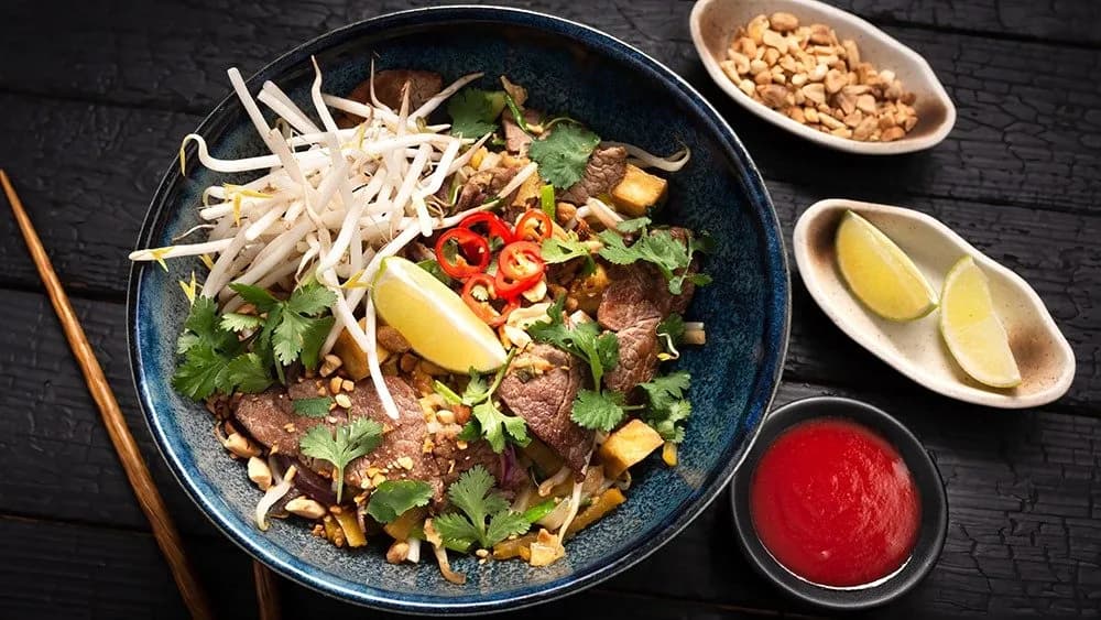 Pad thai z wołowiną