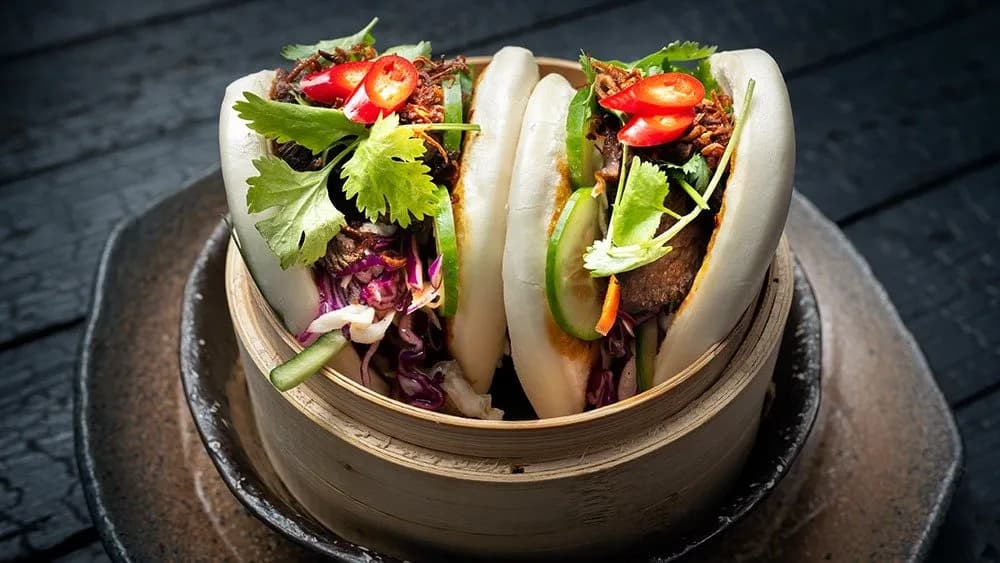 Bao z policzkami wołowymi w sake