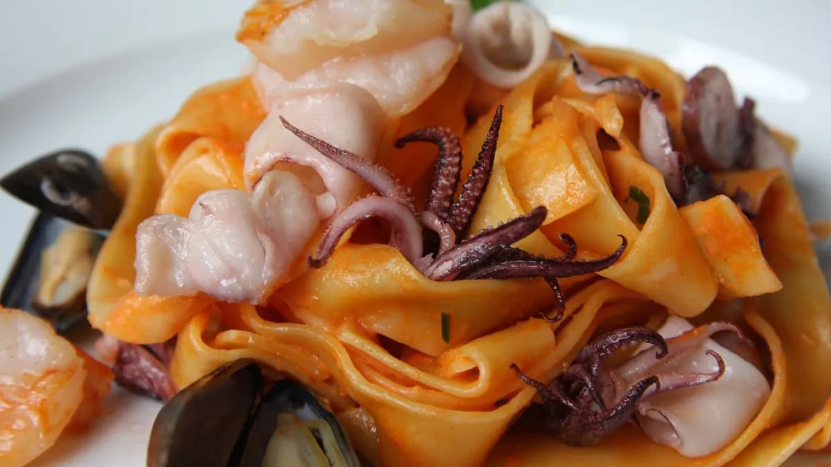 Tagliatelle me thalassina