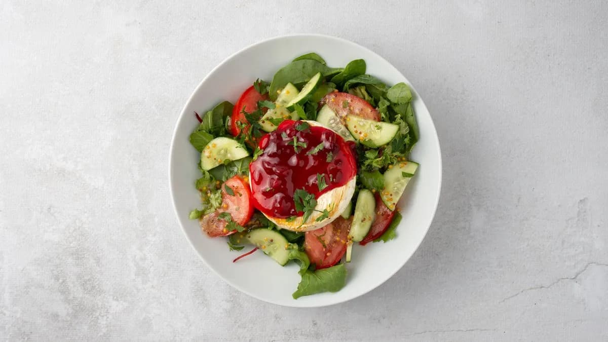 Panierowany camembert z żurawiną