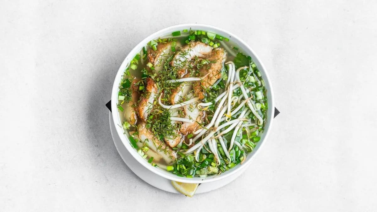 Zupa pho z filetem rybnym