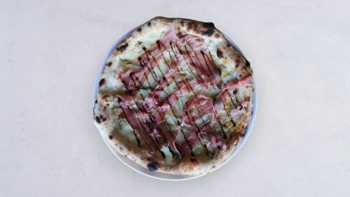 Pizza pera e prosciutto